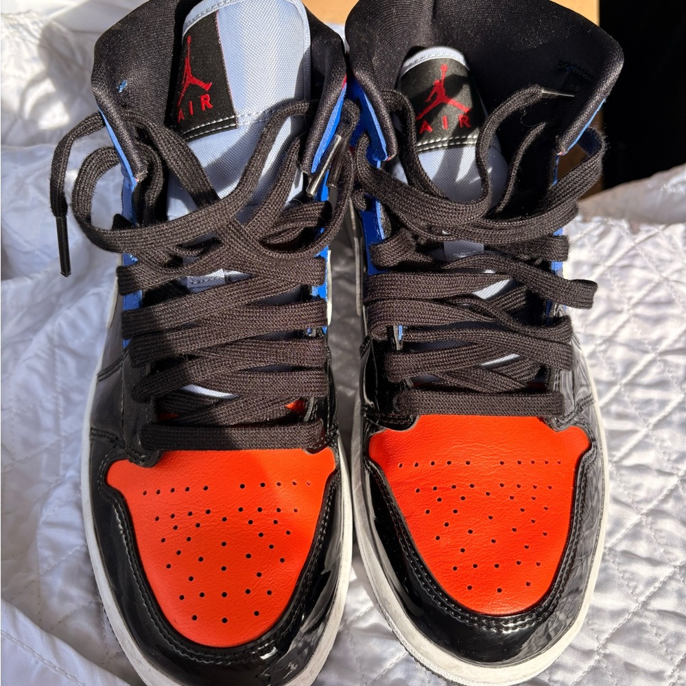 Jordan Men's Black and Red Sneakers